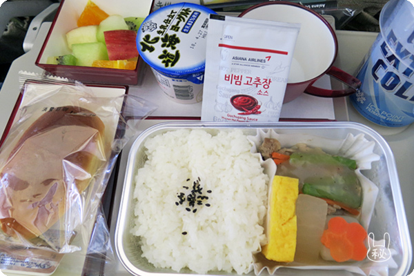 OZ1055便（羽田から金浦国際空港）の機内食