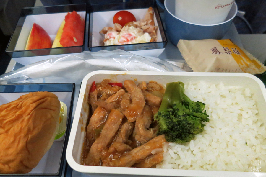 CI222便（台北松山空港から羽田）の機内食